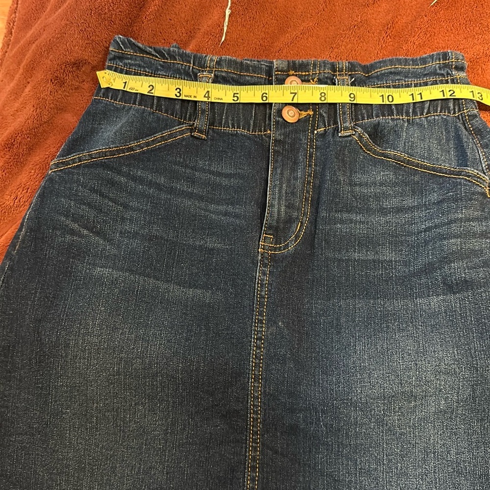 Jean skirts size 4 white washed and dark denim - dark can fit xs- we can fit 4-6 - Picture 4 of 7